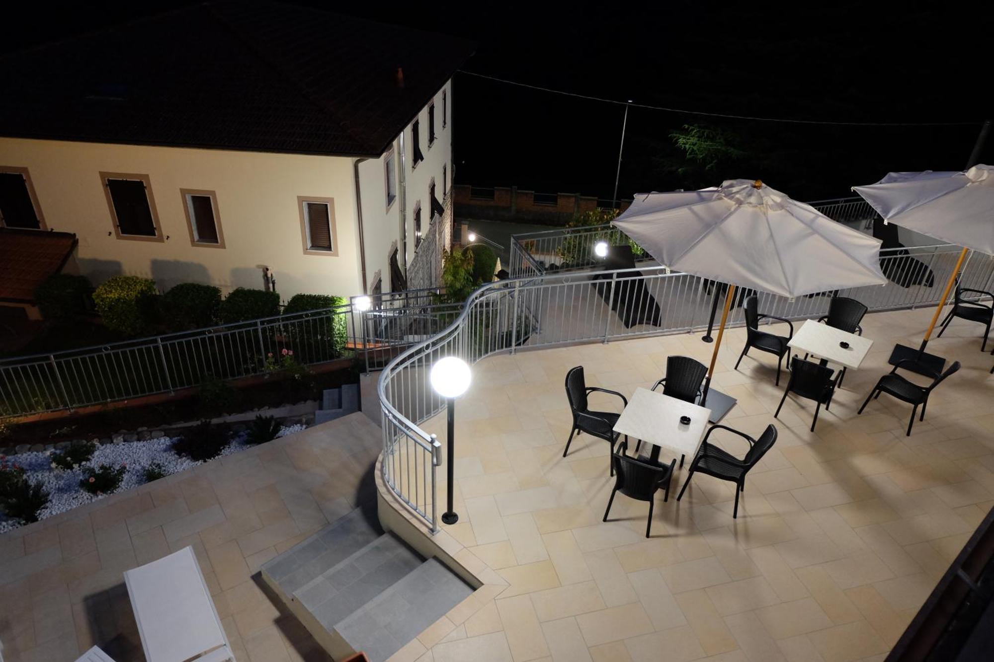 Albergo Elisa Comano  Exterior photo